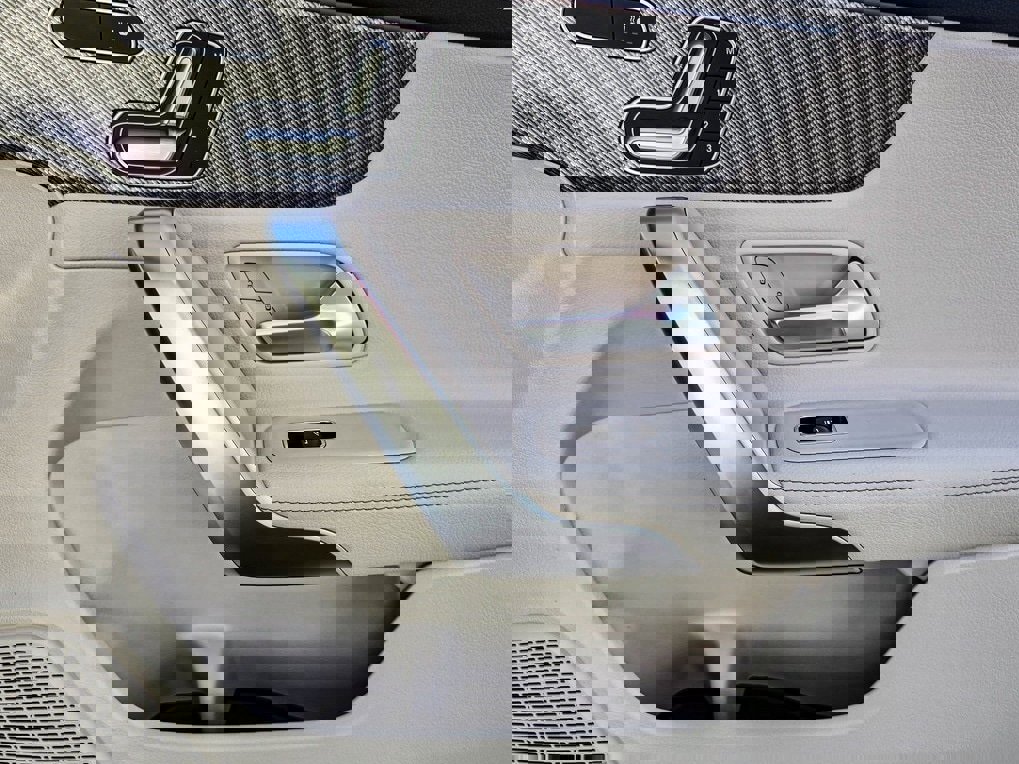 New 2025 Mercedes-Benz C 300 4MATIC Sedan image 40