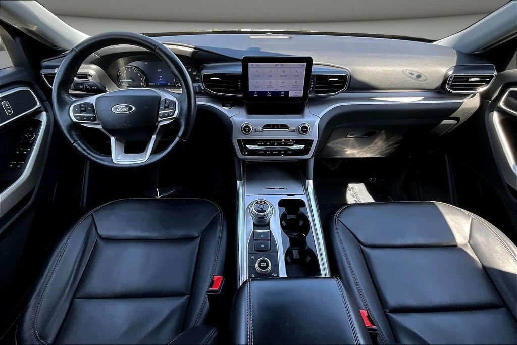 Used 2023 Ford Explorer XLT w/ Equipment Group 202A image 7