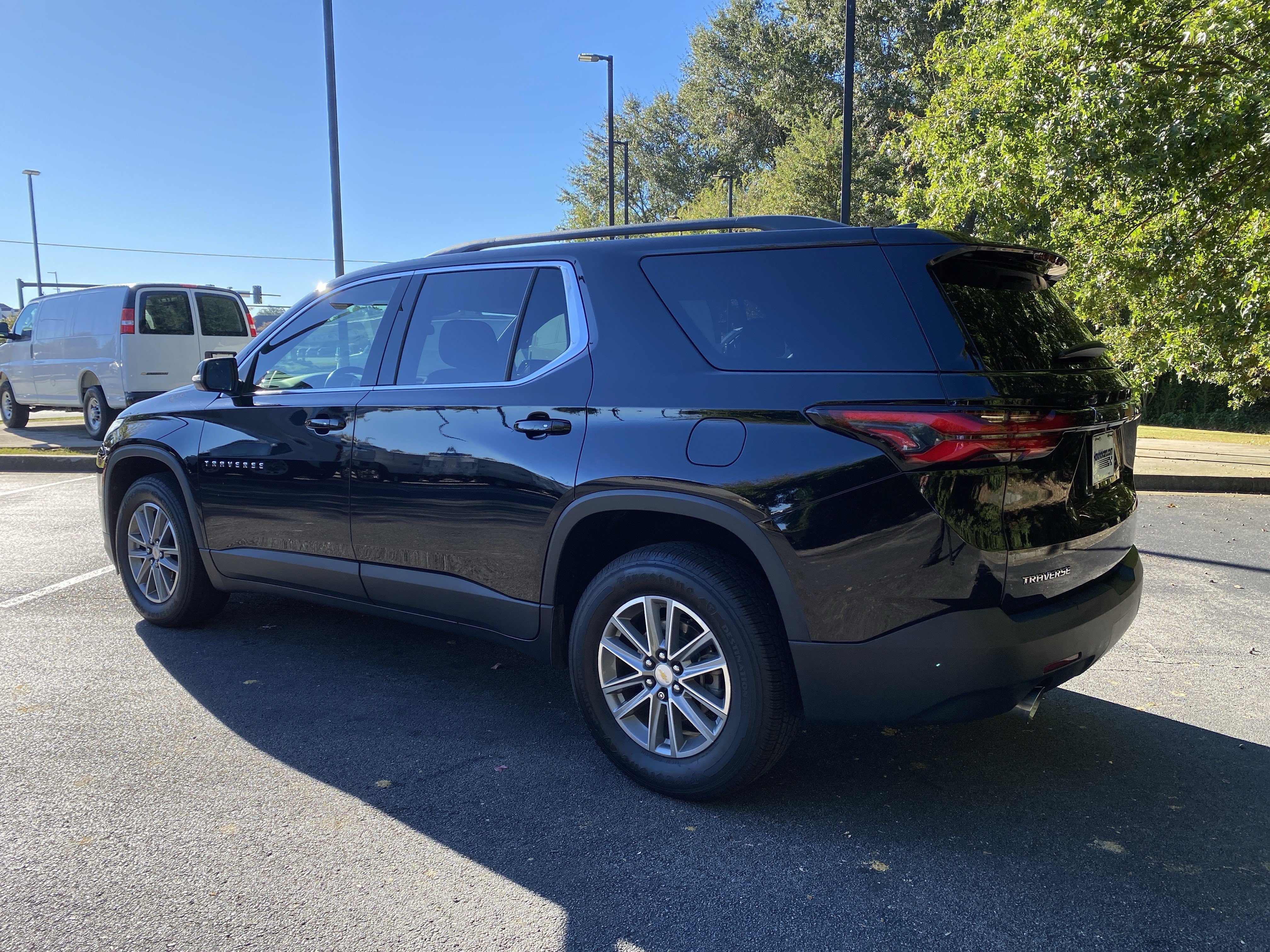 Used 2023 Chevrolet Traverse LT FWD image 7