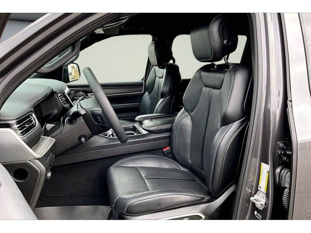 Certified 2024 Jeep Wagoneer L Series III w/ Flexible Seating Group AWD/4WD image 24