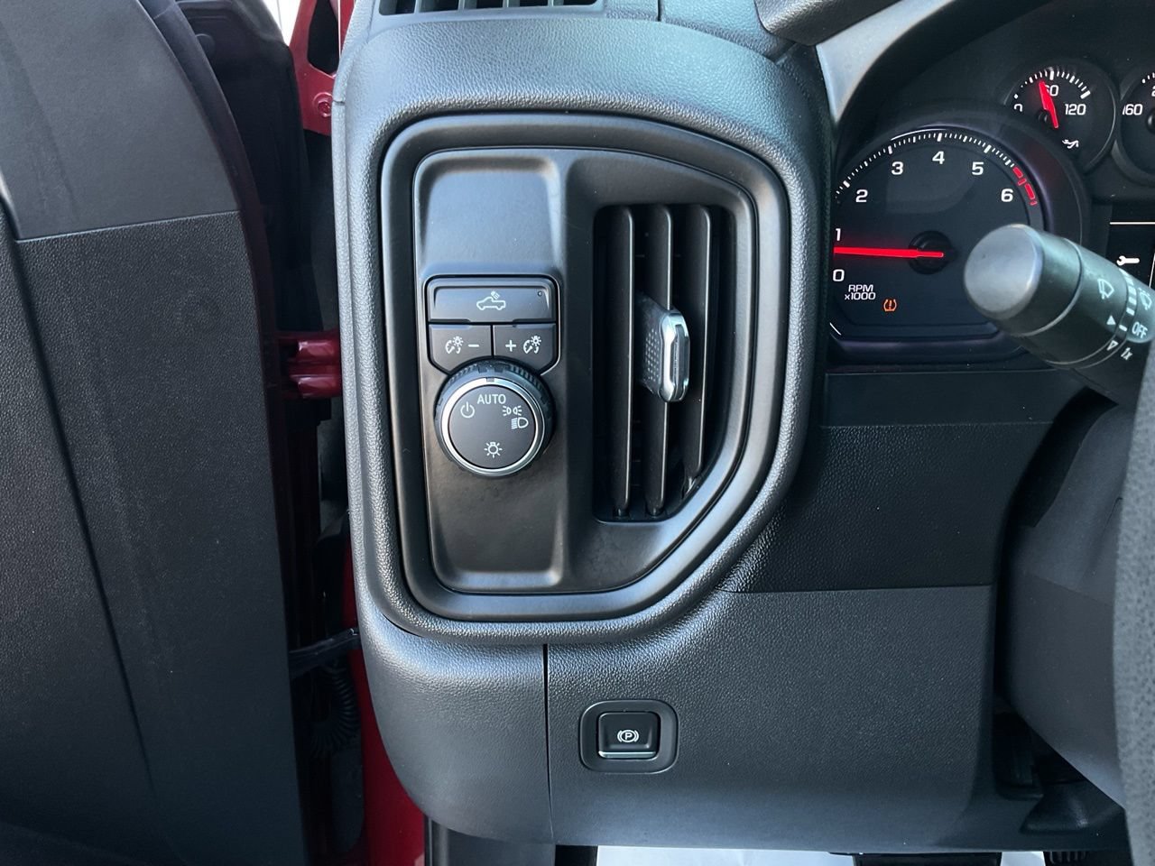 Used 2020 Chevrolet Silverado 1500 Custom w/ Custom Value Package RWD image 18