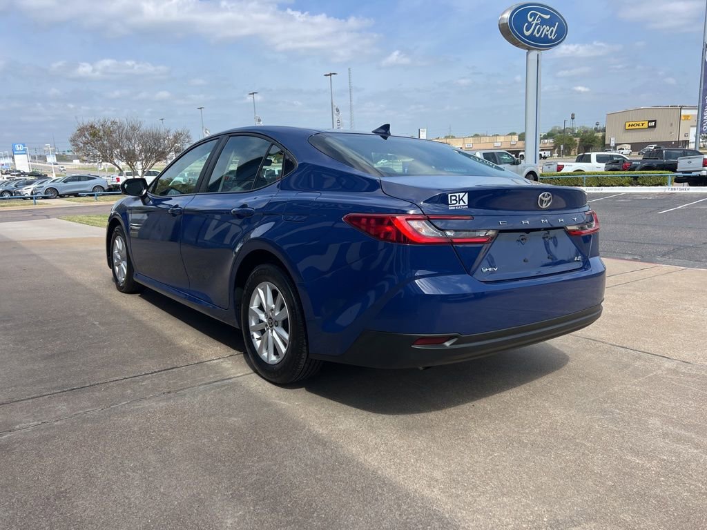 Used 2025 Toyota Camry LE w/ Convenience Package image 6