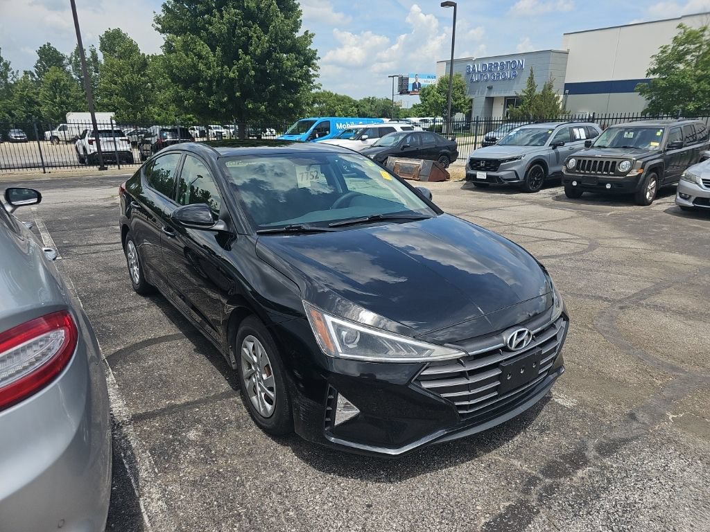 Used 2019 Hyundai Elantra SE w/ Cargo Package FWD image 3