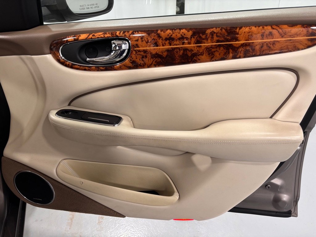 Used 2008 Jaguar XJ8 L image 20