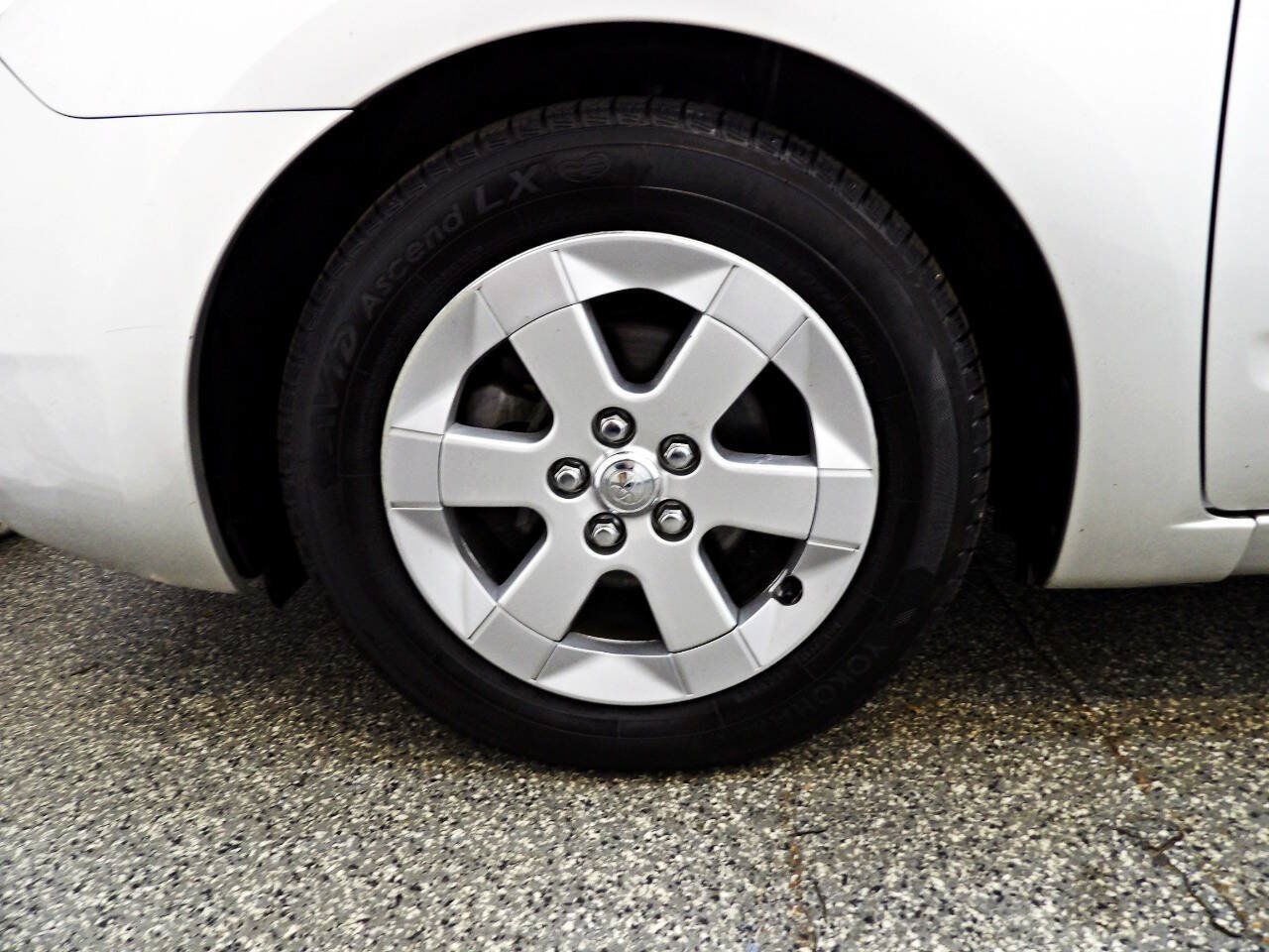 Used 2005 Toyota Prius w/ Pkg 6 FWD image 17