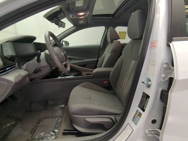 Used 2025 Hyundai Elantra SEL FWD image 13