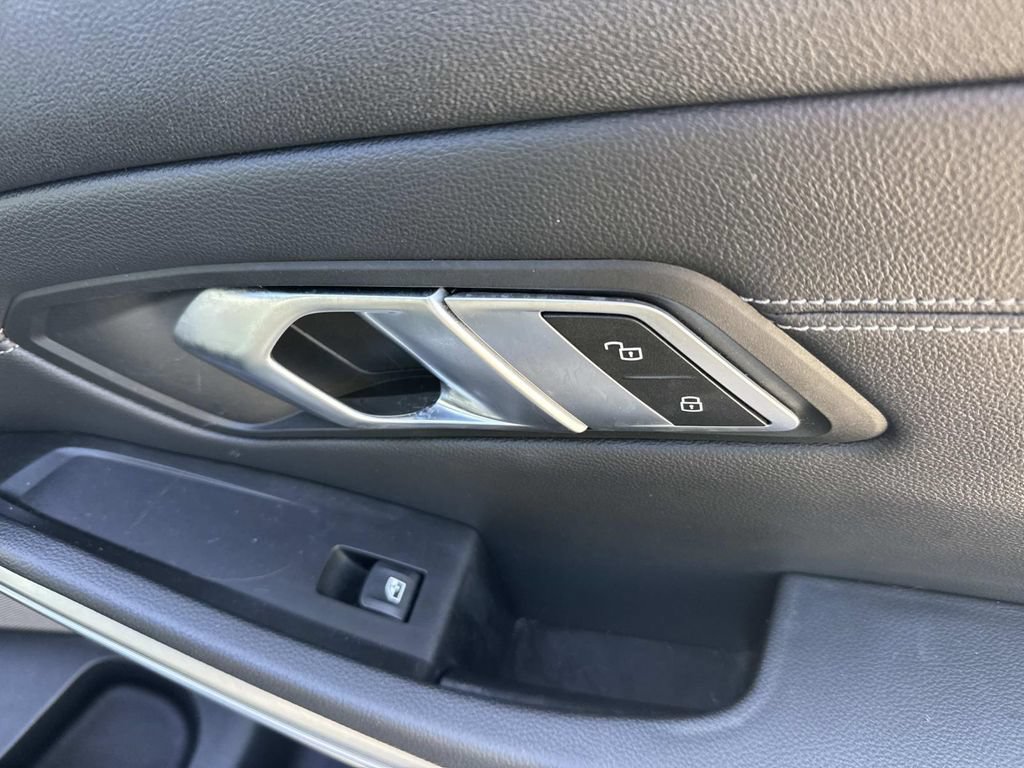 Used 2019 BMW 330i Sedan w/ M Sport Package RWD image 15