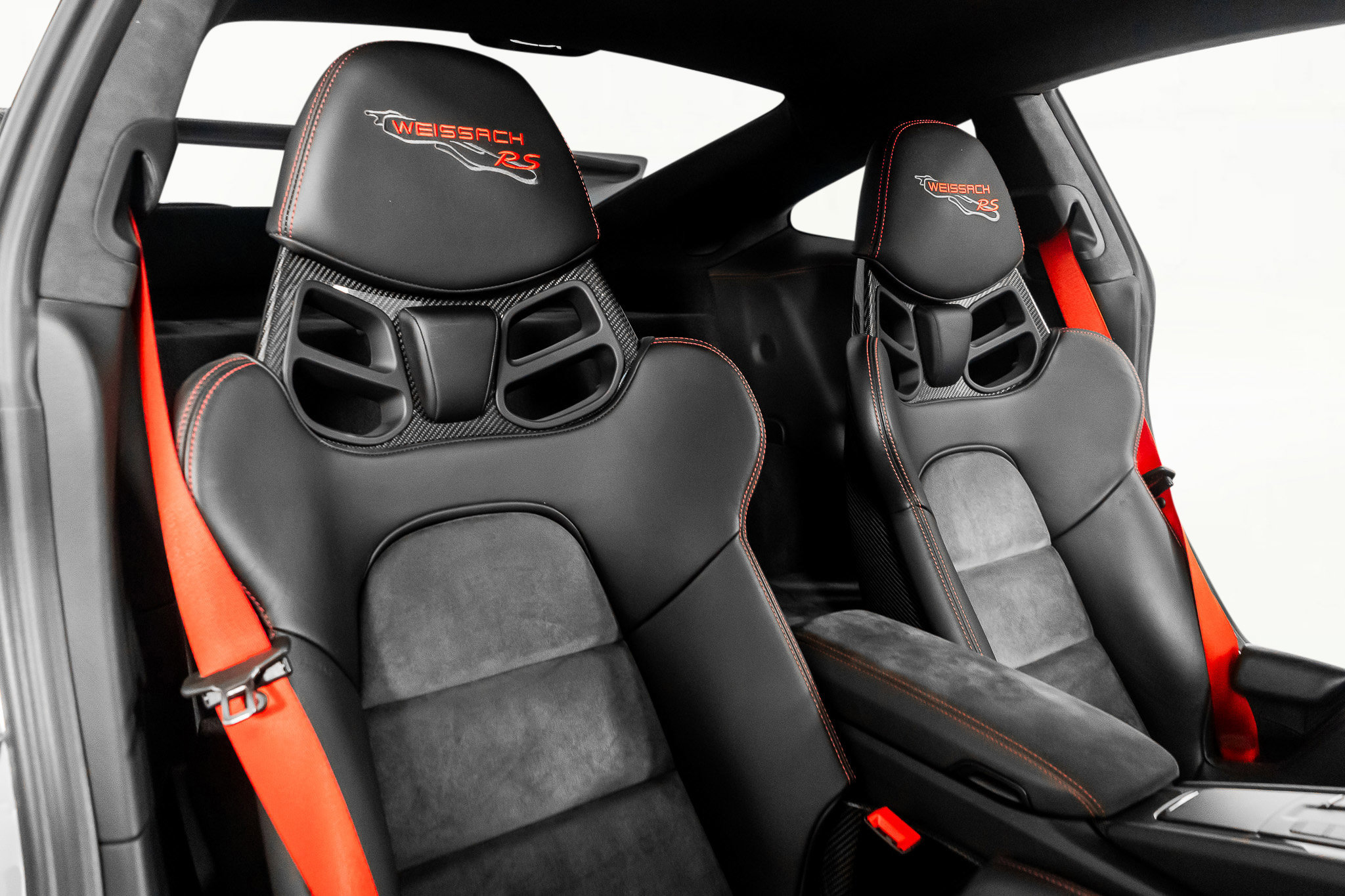 Used 2018 Porsche 911 GT2 RS w/ Weissach Package image 34