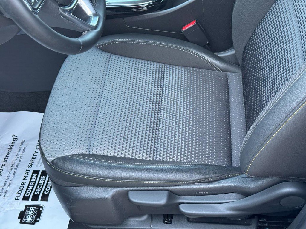 Used 2025 Chevrolet Trax LT w/ LT Convenience Package image 16