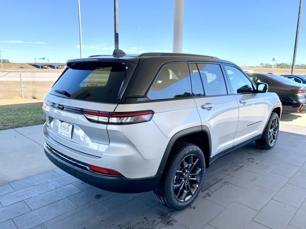 Used 2025 Jeep Grand Cherokee Limited image 6