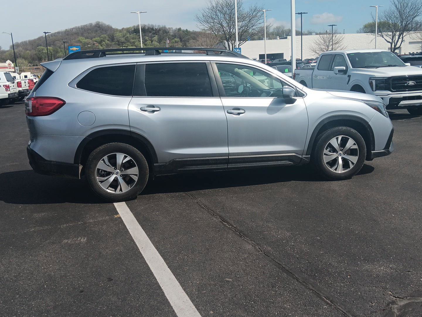 Used 2024 Subaru Ascent Premium w/ Convenience Package AWD/4WD image 3