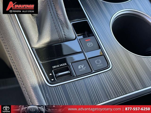 Used 2022 Toyota Sienna Platinum image 38