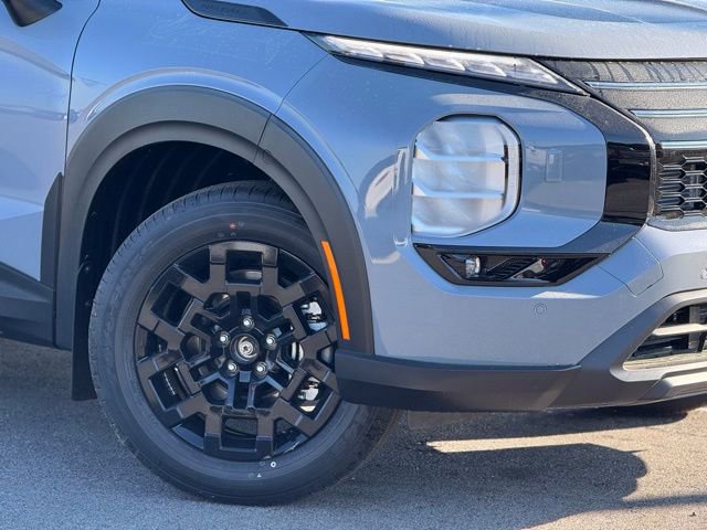 New 2026 Mitsubishi Outlander AWD image 2