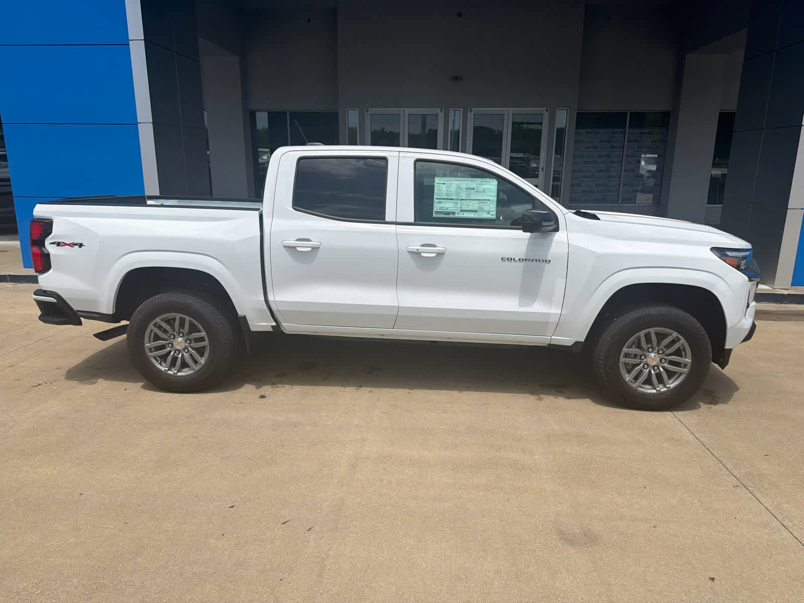 New 2026 Chevrolet Colorado LT w/ LT Convenience Package AWD/4WD image 8