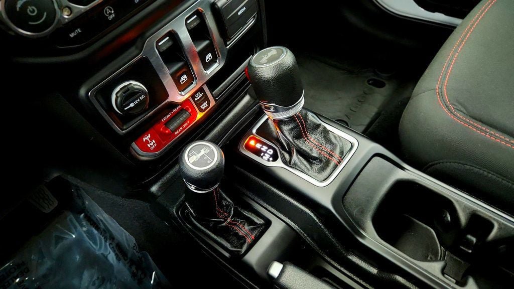 Used 2023 Jeep Wrangler Rubicon w/ LED Lighting Group AWD/4WD image 16