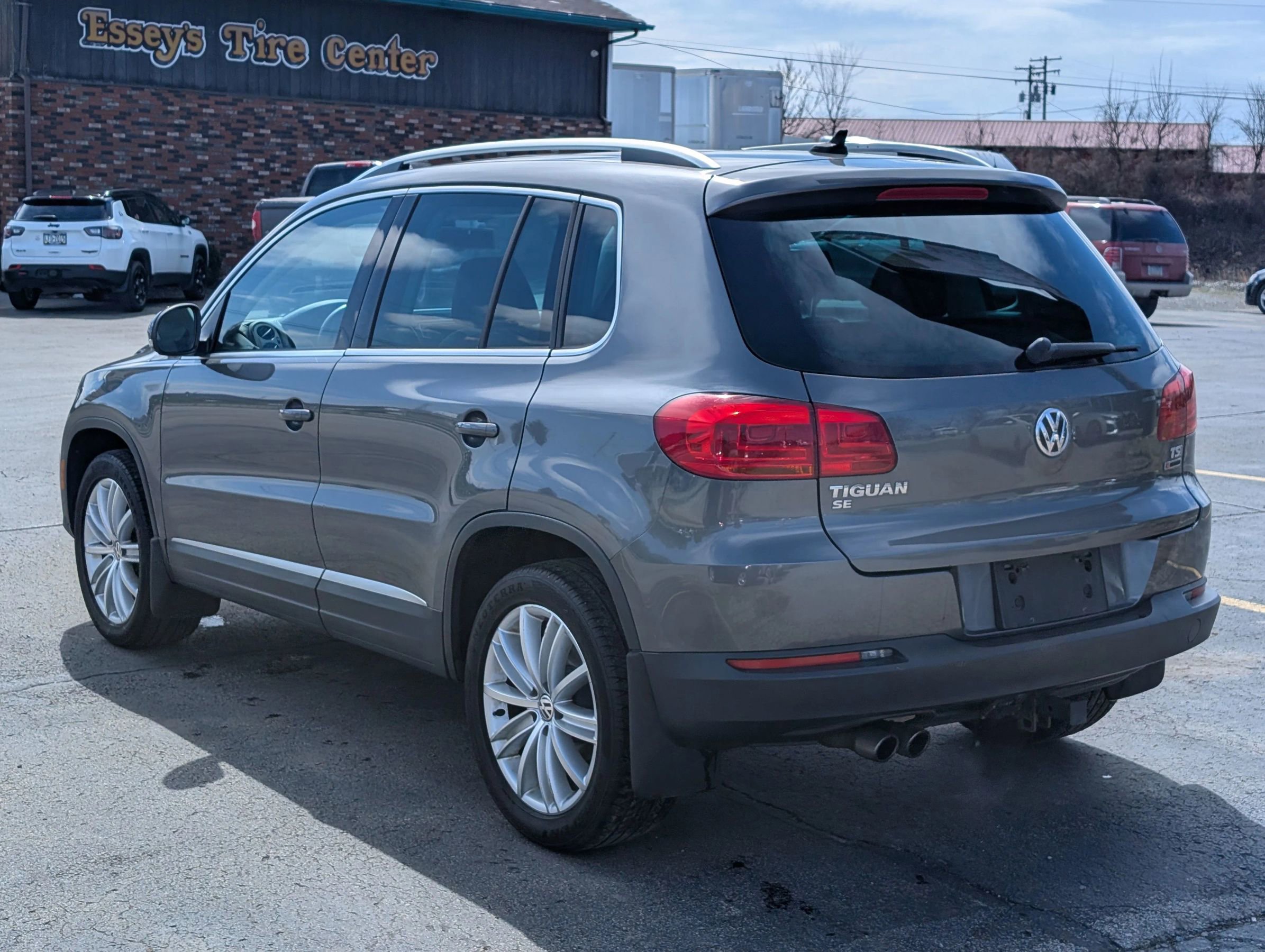 Used 2016 Volkswagen Tiguan SE image 3