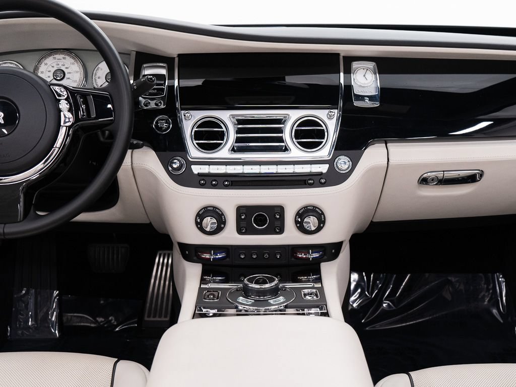 Certified 2018 Rolls-Royce Dawn RWD image 36