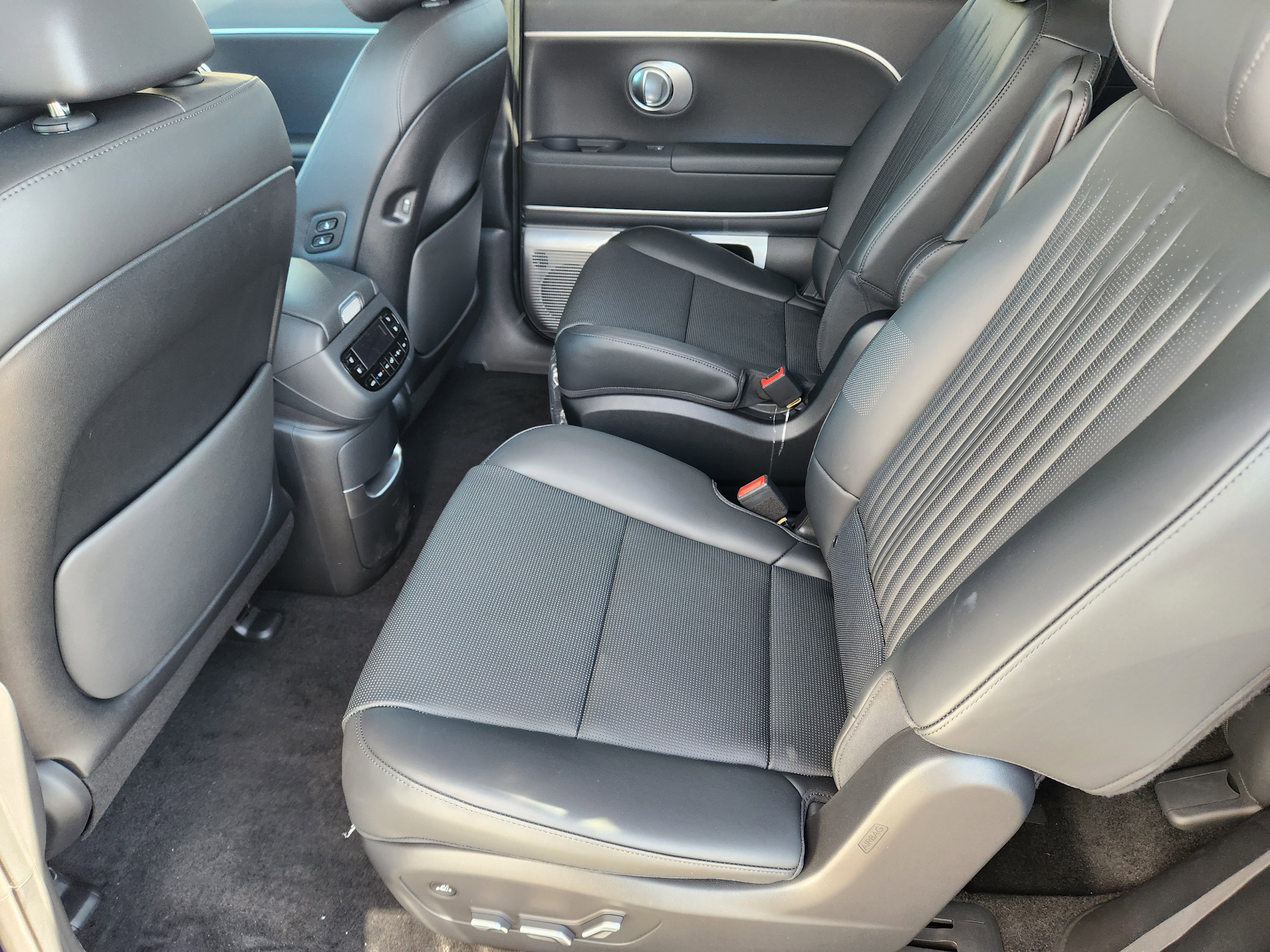 New 2026 Hyundai Ioniq 9 Calligraphy w/ Tow & Go Package image 17