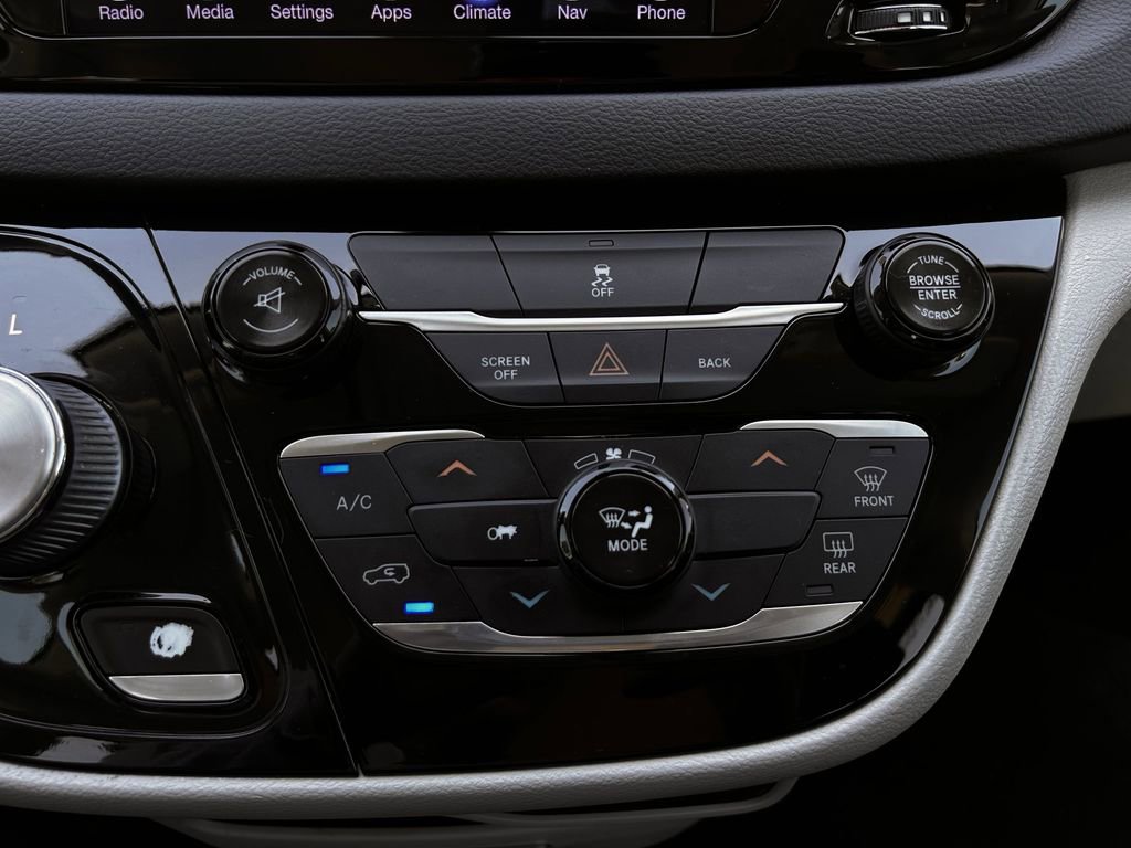 Used 2017 Chrysler Pacifica Touring w/ Tire & Wheel Group image 20