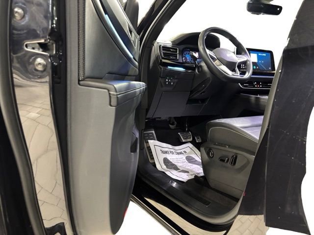 Used 2024 Volkswagen Atlas Cross Sport SEL R-Line image 6