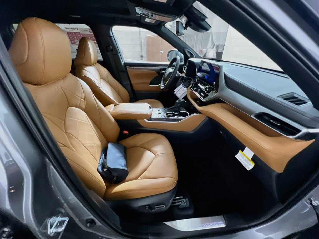 New 2026 Toyota Highlander Platinum AWD/4WD image 28