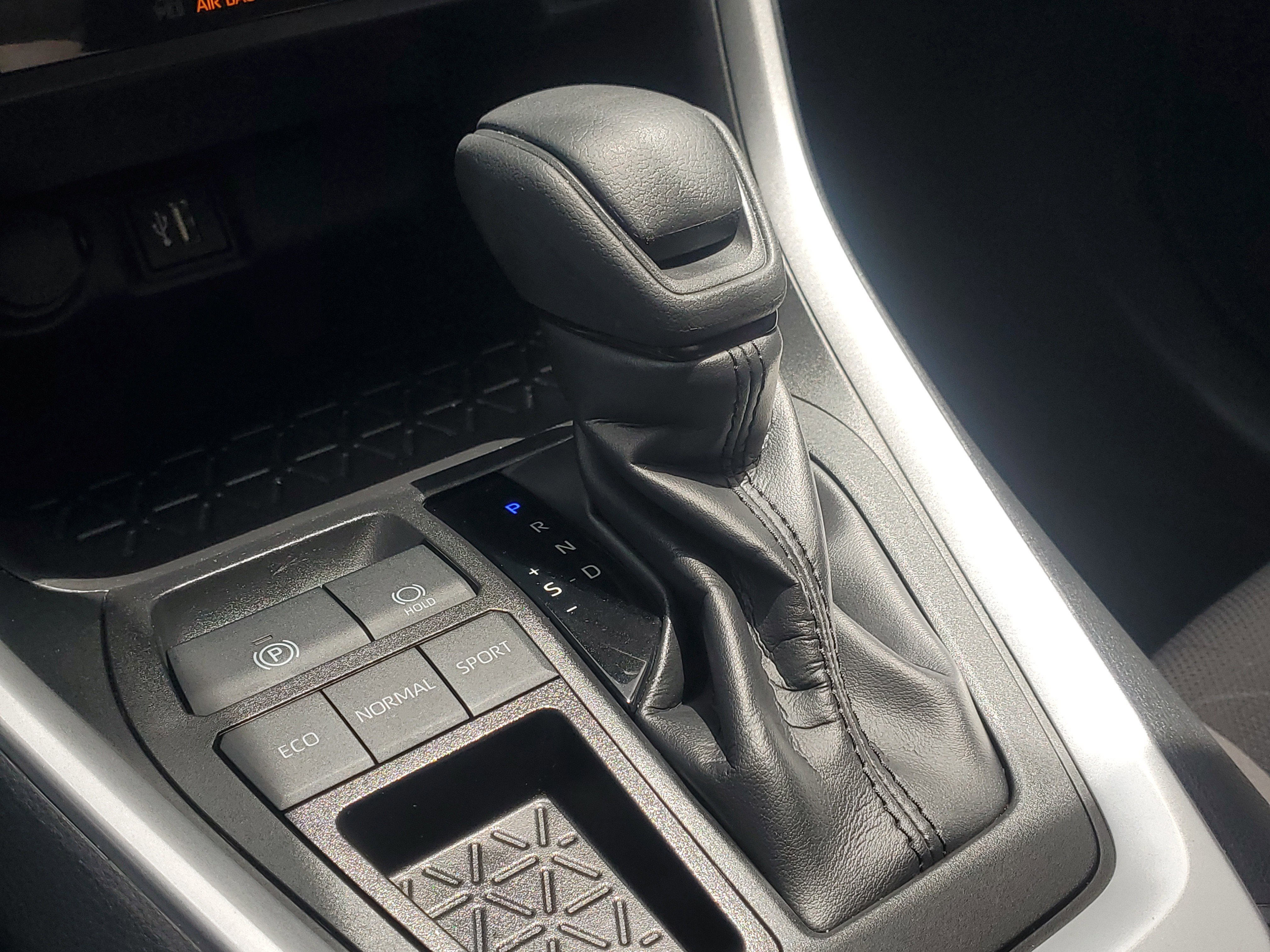 Certified 2024 Toyota RAV4 XLE w/ Convenience Package image 31