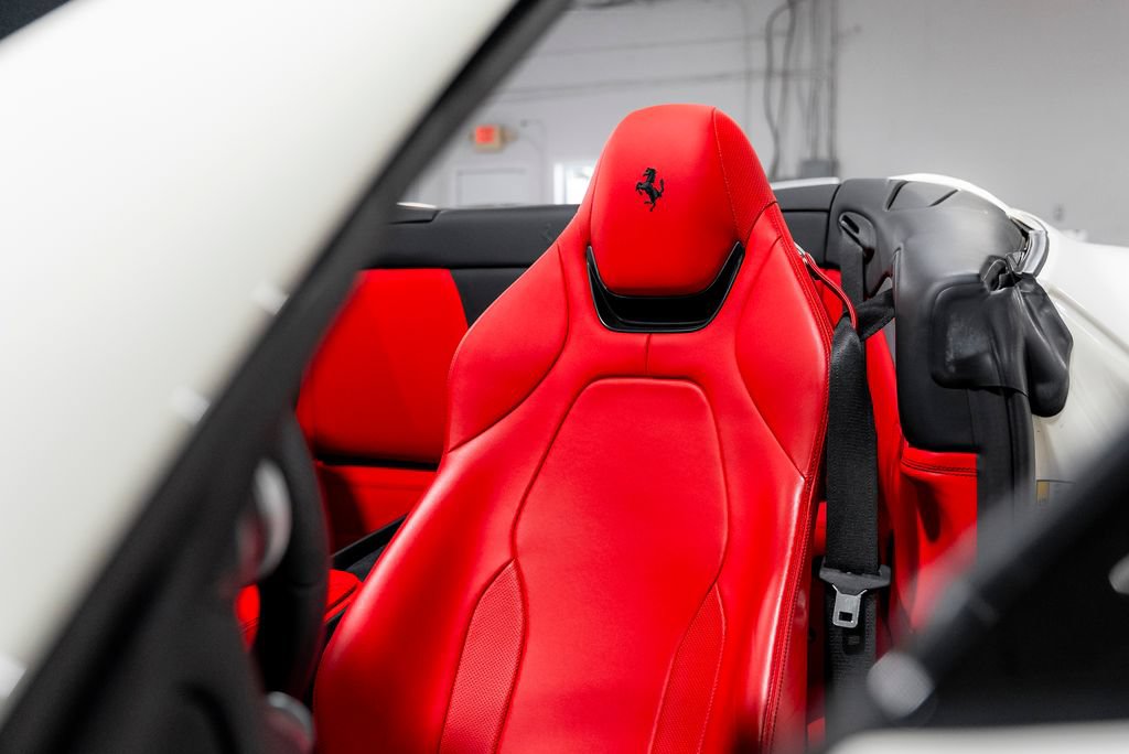 Used 2020 Ferrari Portofino RWD image 40