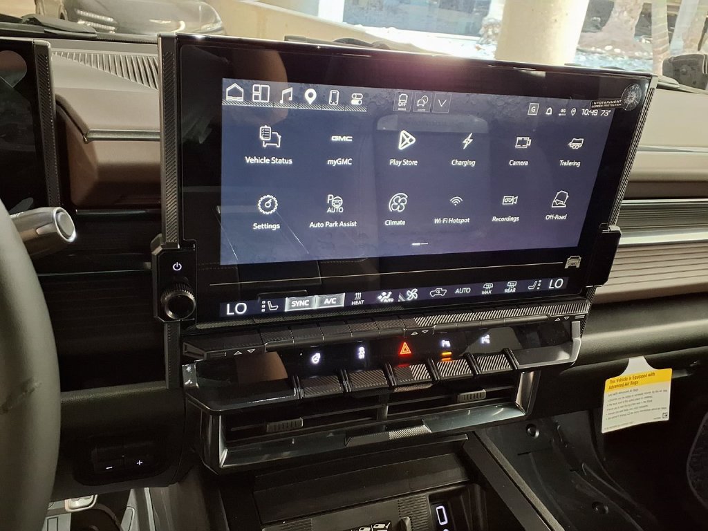 New 2026 GMC Hummer EV SUV w/ LPO, Illumination Package AWD/4WD image 18