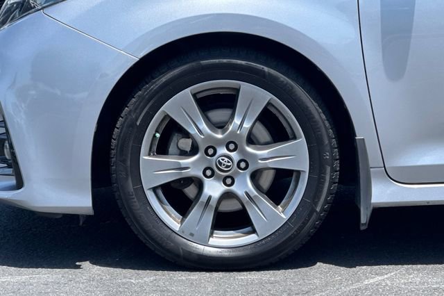 Used 2018 Toyota Sienna SE w/ SE Preferred Package FWD image 30