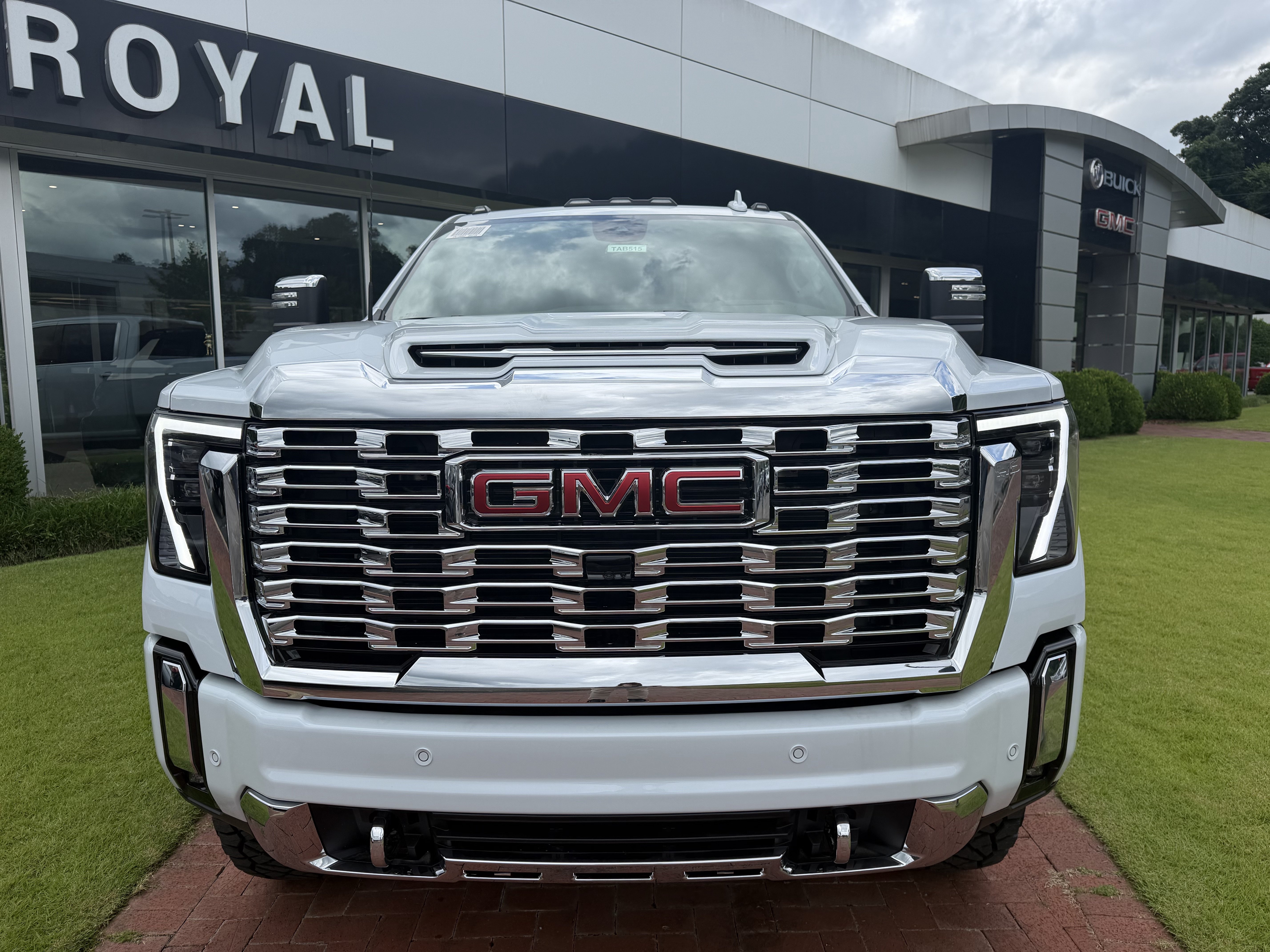 New 2026 GMC Sierra 2500 Denali w/ Denali Reserve Package AWD/4WD image 2