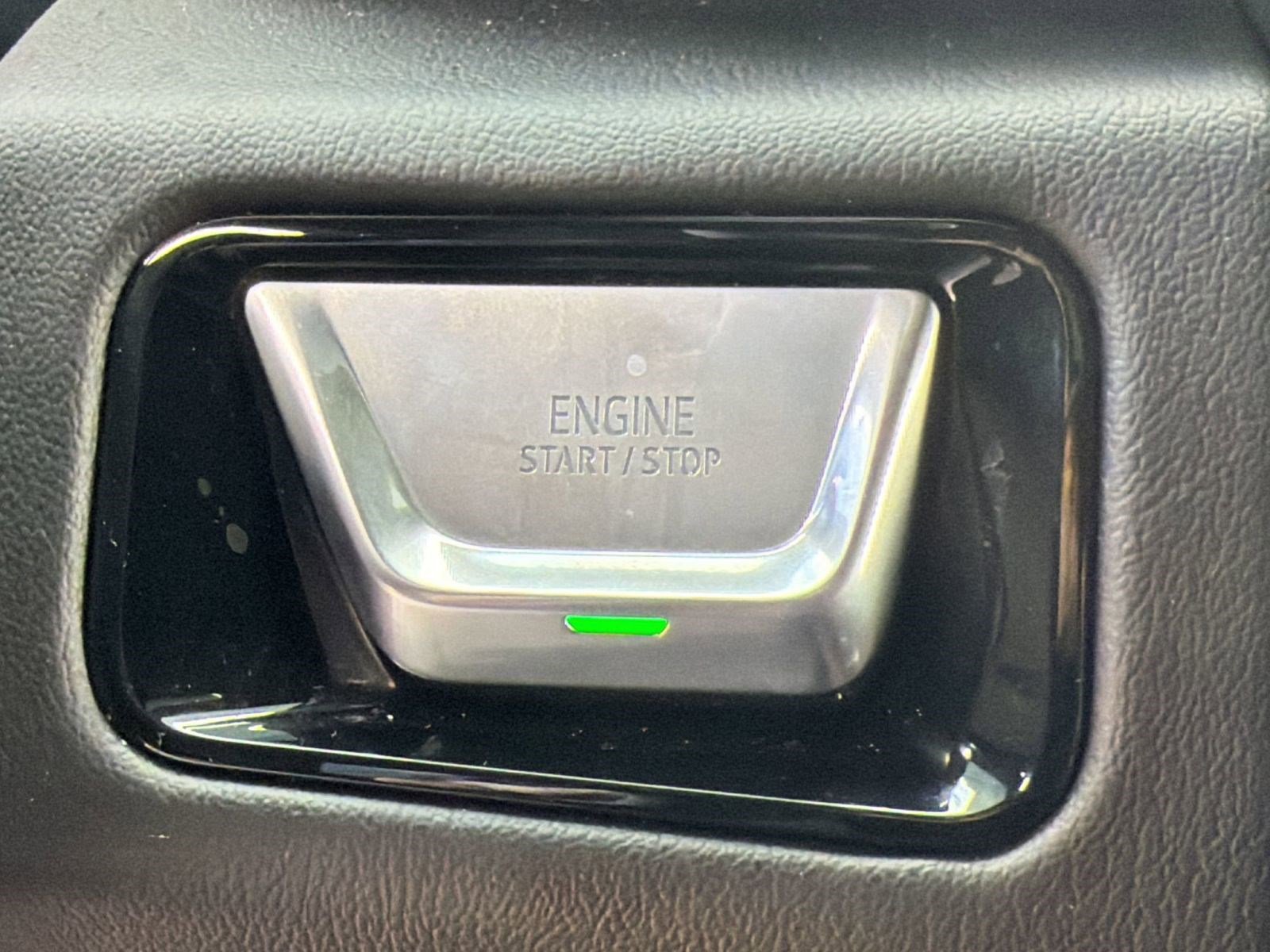 Used 2025 GMC Yukon Denali w/ Denali Reserve Package image 19