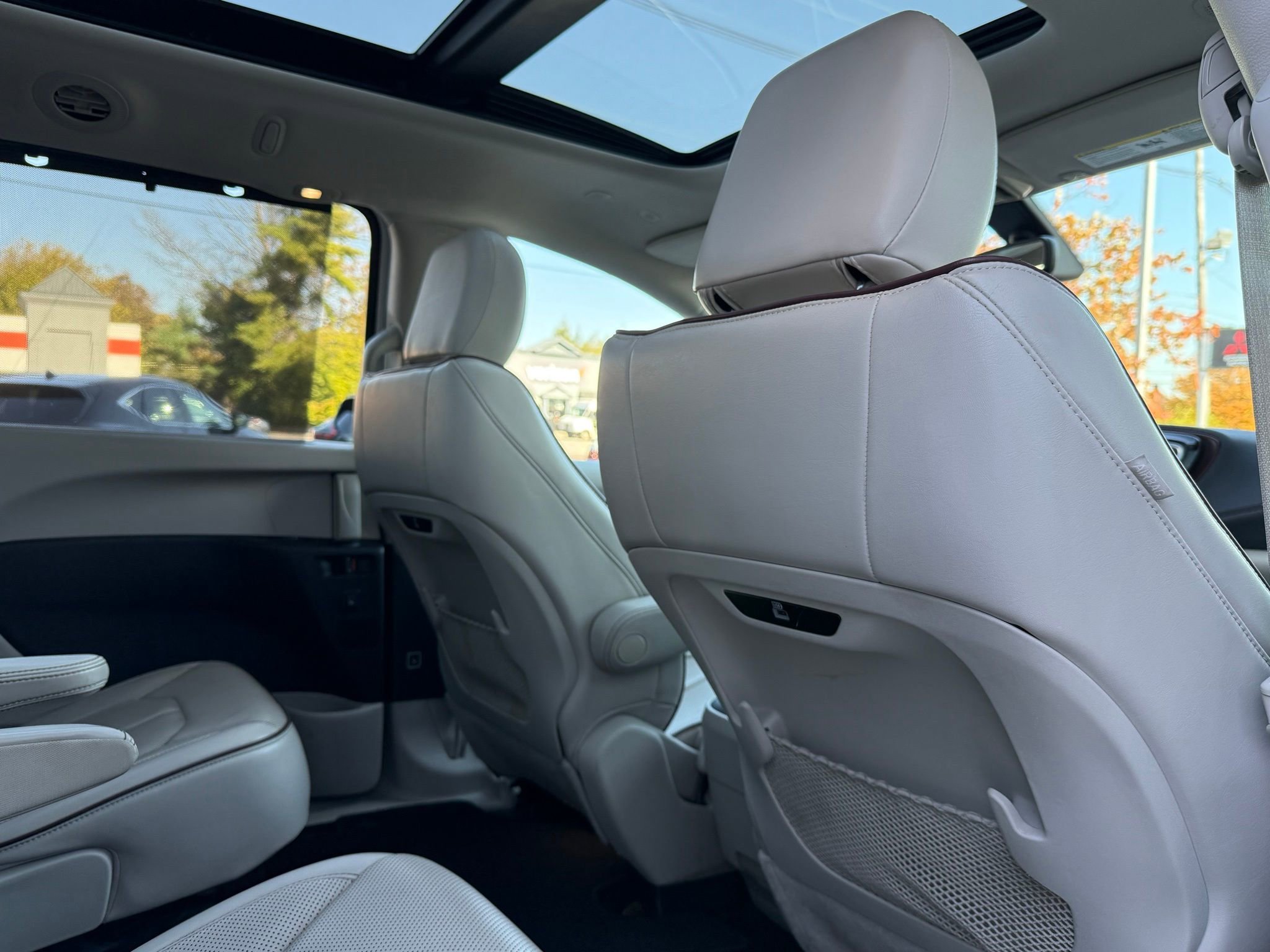 Used 2020 Chrysler Pacifica Limited image 23