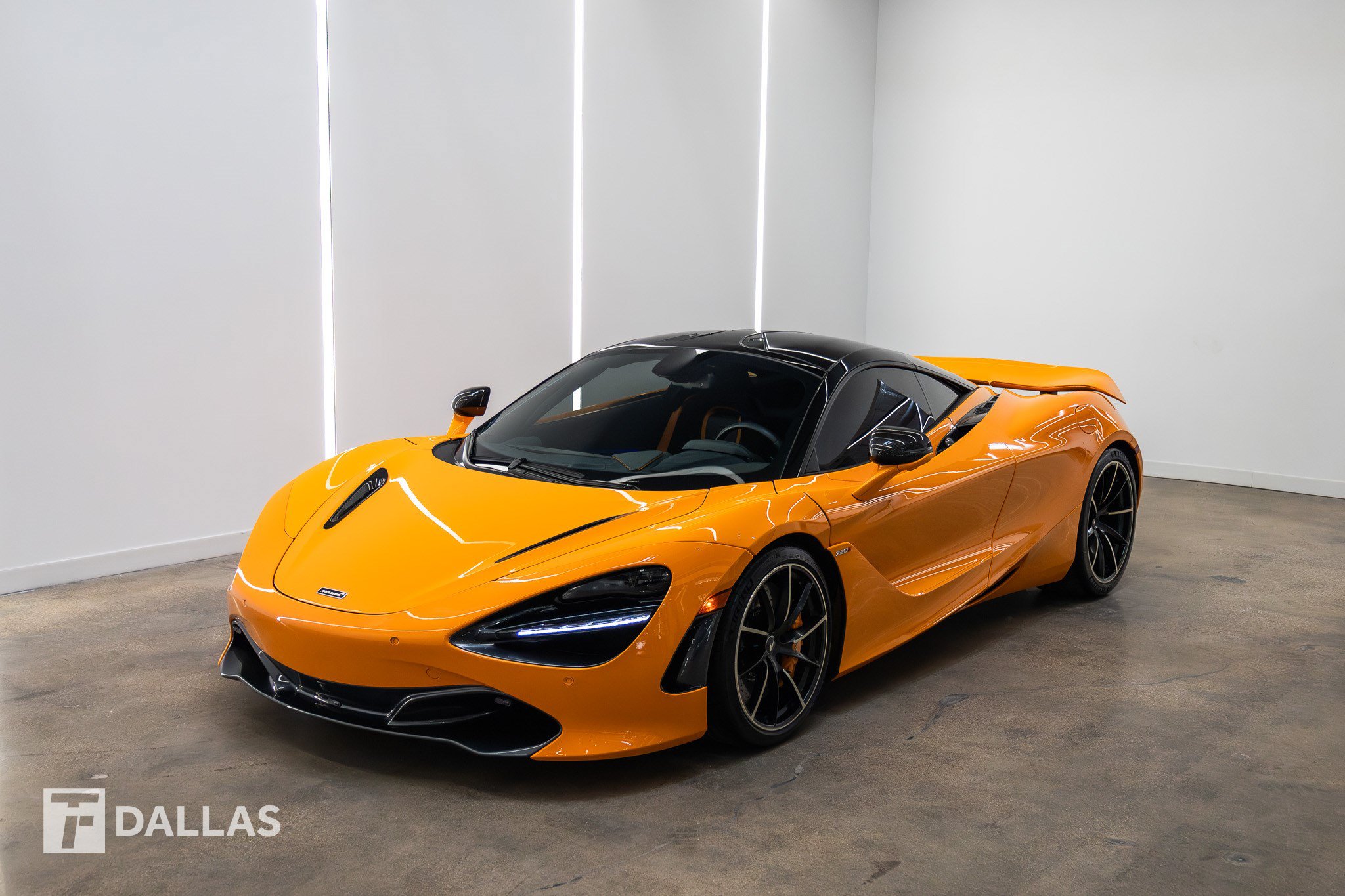 Used 2019 McLaren 720S RWD image 1