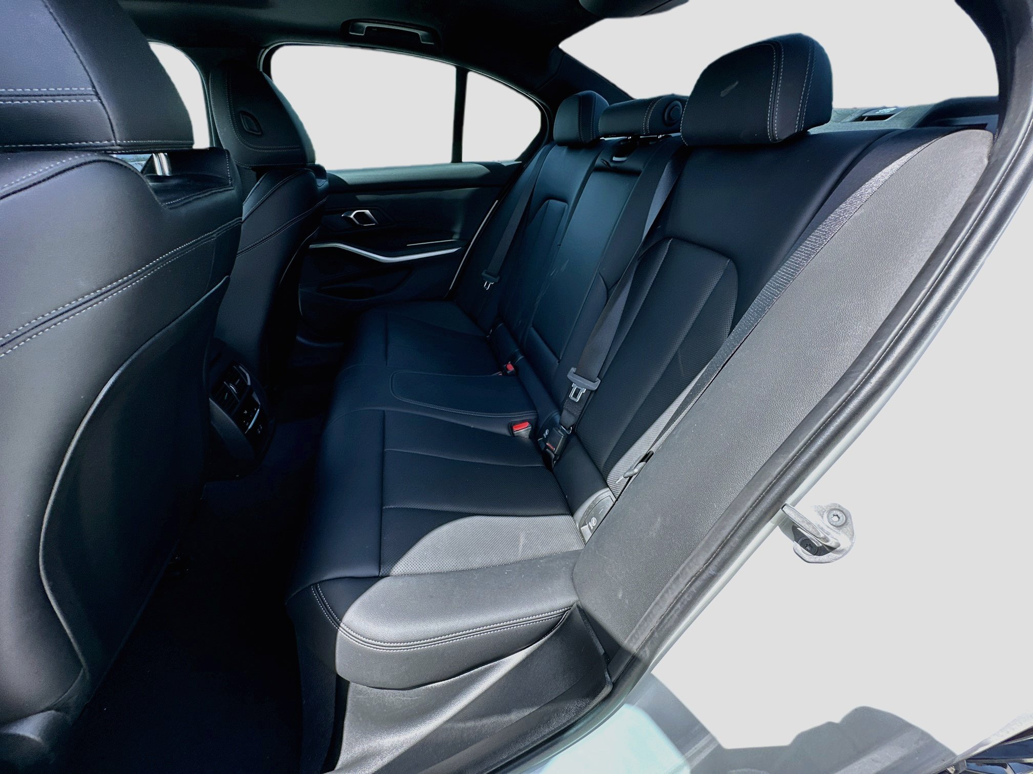 Used 2024 BMW 330i Sedan w/ M Sport Package RWD image 24