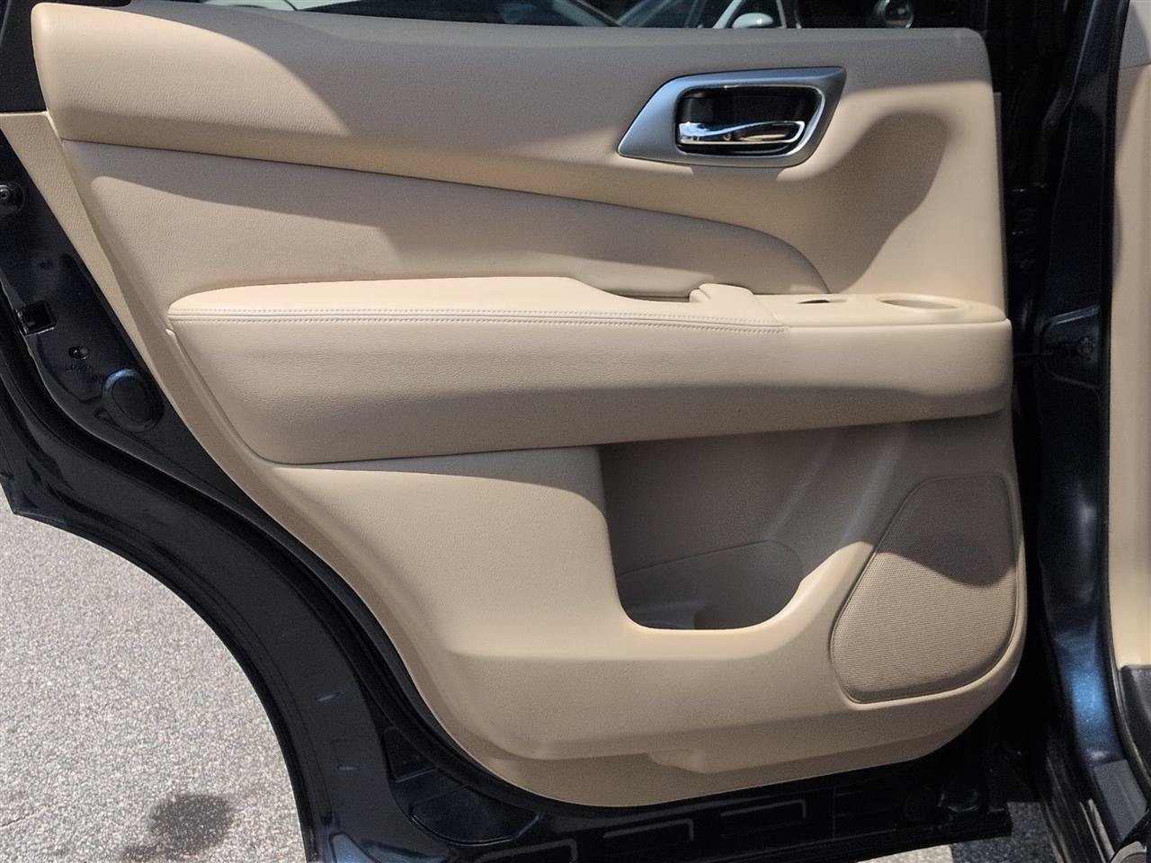 Used 2016 Nissan Pathfinder Platinum FWD image 30