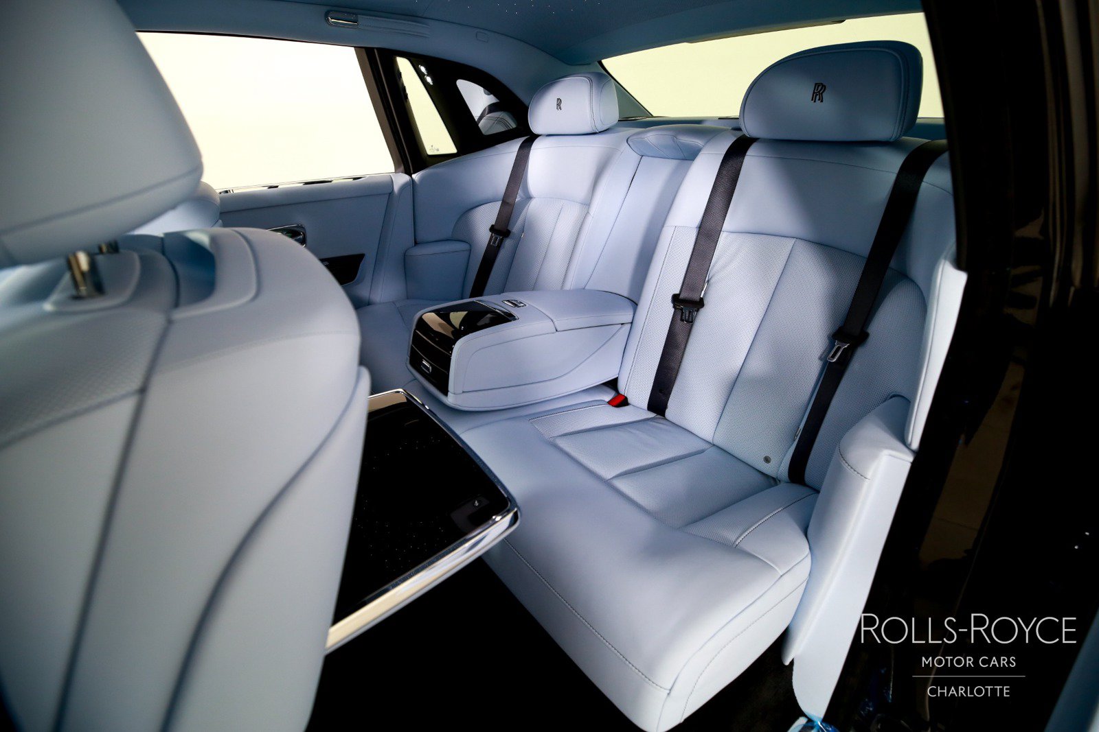 New 2027 Rolls-Royce Phantom Sedan RWD image 19