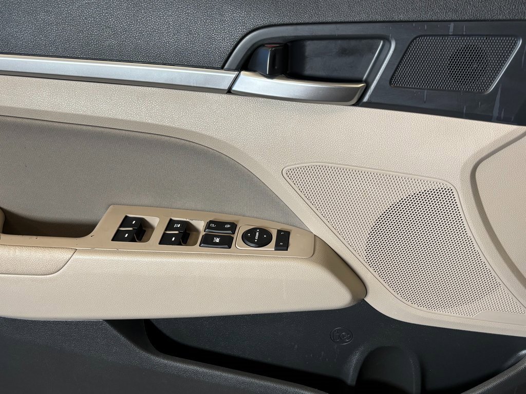 Used 2020 Hyundai Elantra SEL w/ Cargo Package (C1) image 19