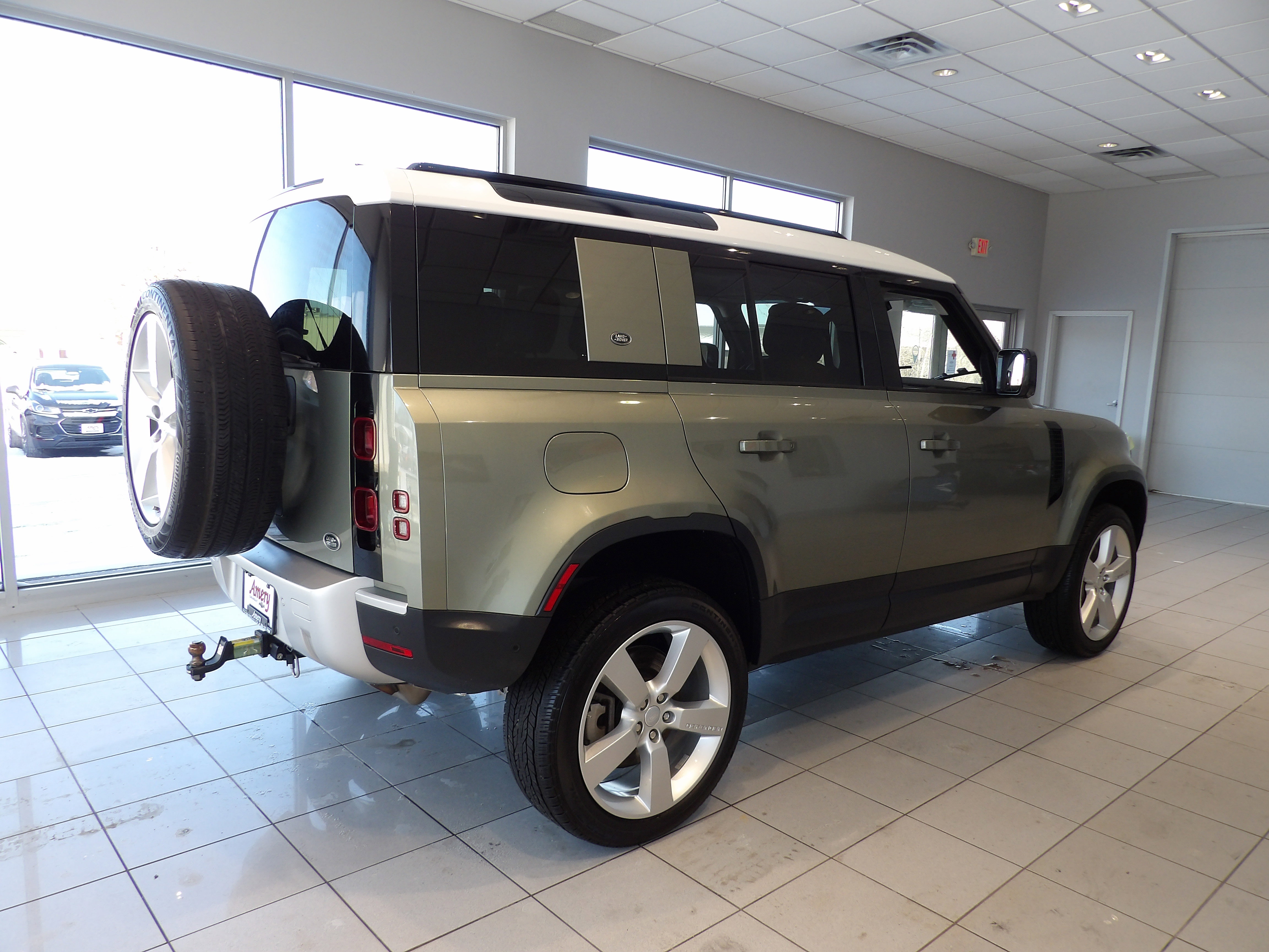 Used 2020 Land Rover Defender 110 HSE AWD/4WD image 4