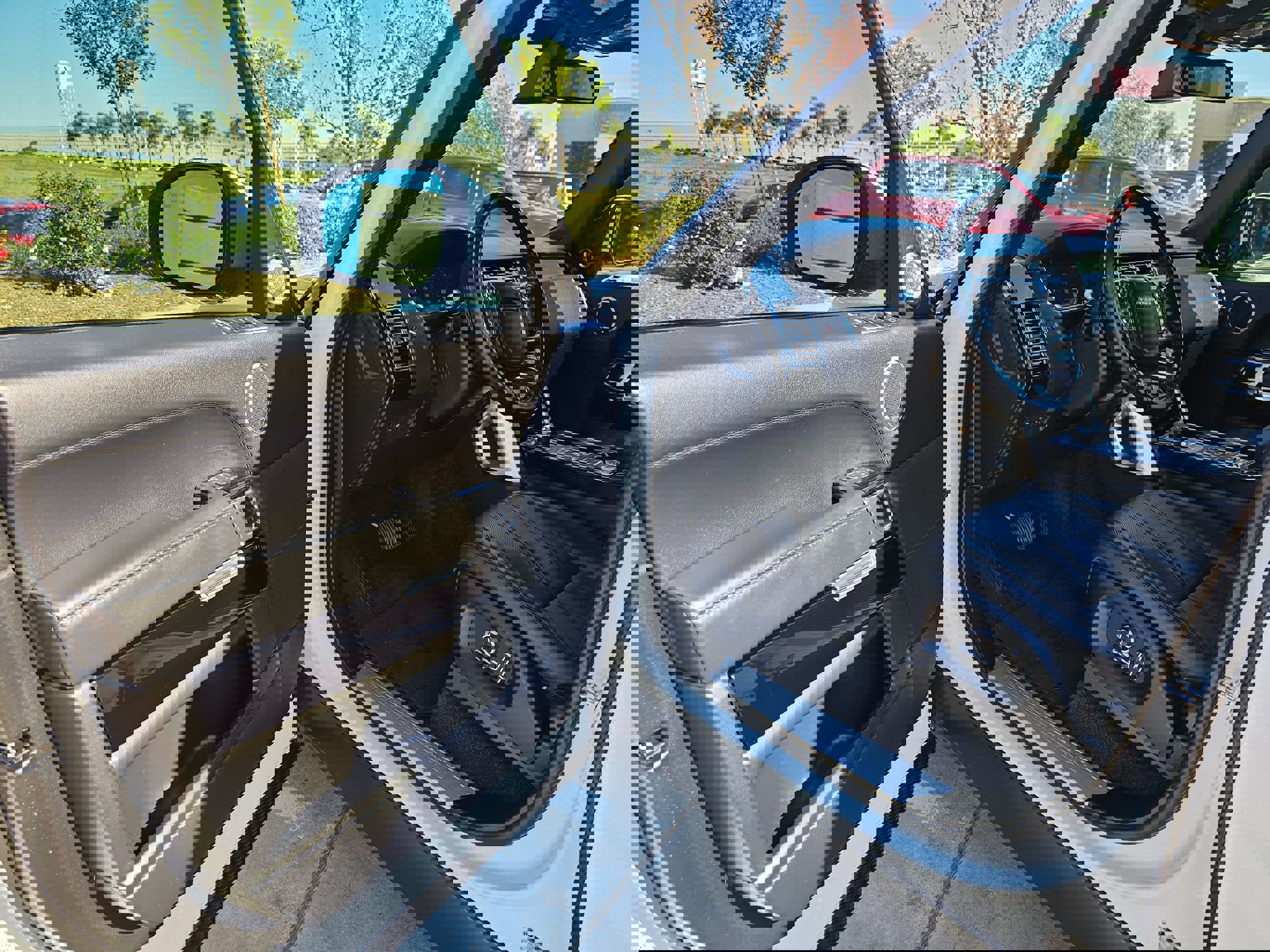 Used 2016 Land Rover Range Rover HSE image 15