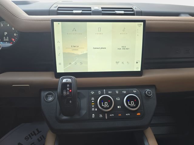 Used 2025 Land Rover Defender 130 X-Dynamic SE image 21