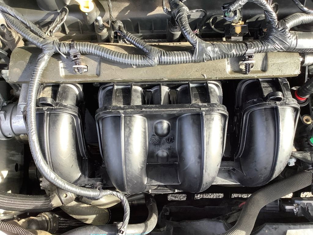 Used 2015 Ford Escape S image 21