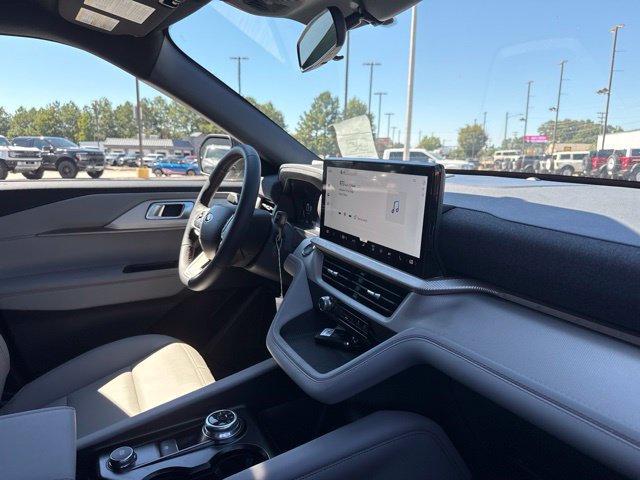 New 2027 Ford Explorer Active w/ Active Comfort Package RWD image 14