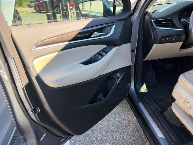 Used 2020 Buick Enclave Essence w/ Sound and Sites Package FWD image 11
