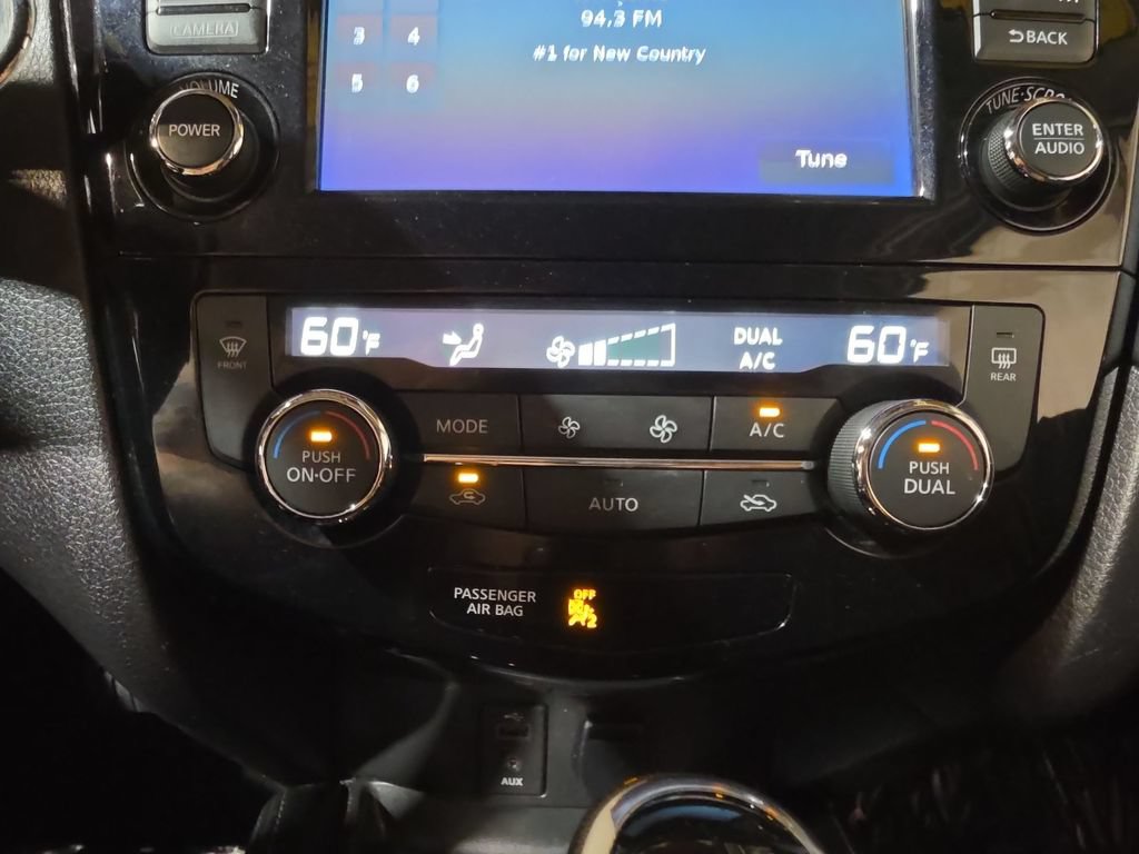 Used 2017 Nissan Rogue SL AWD/4WD image 16