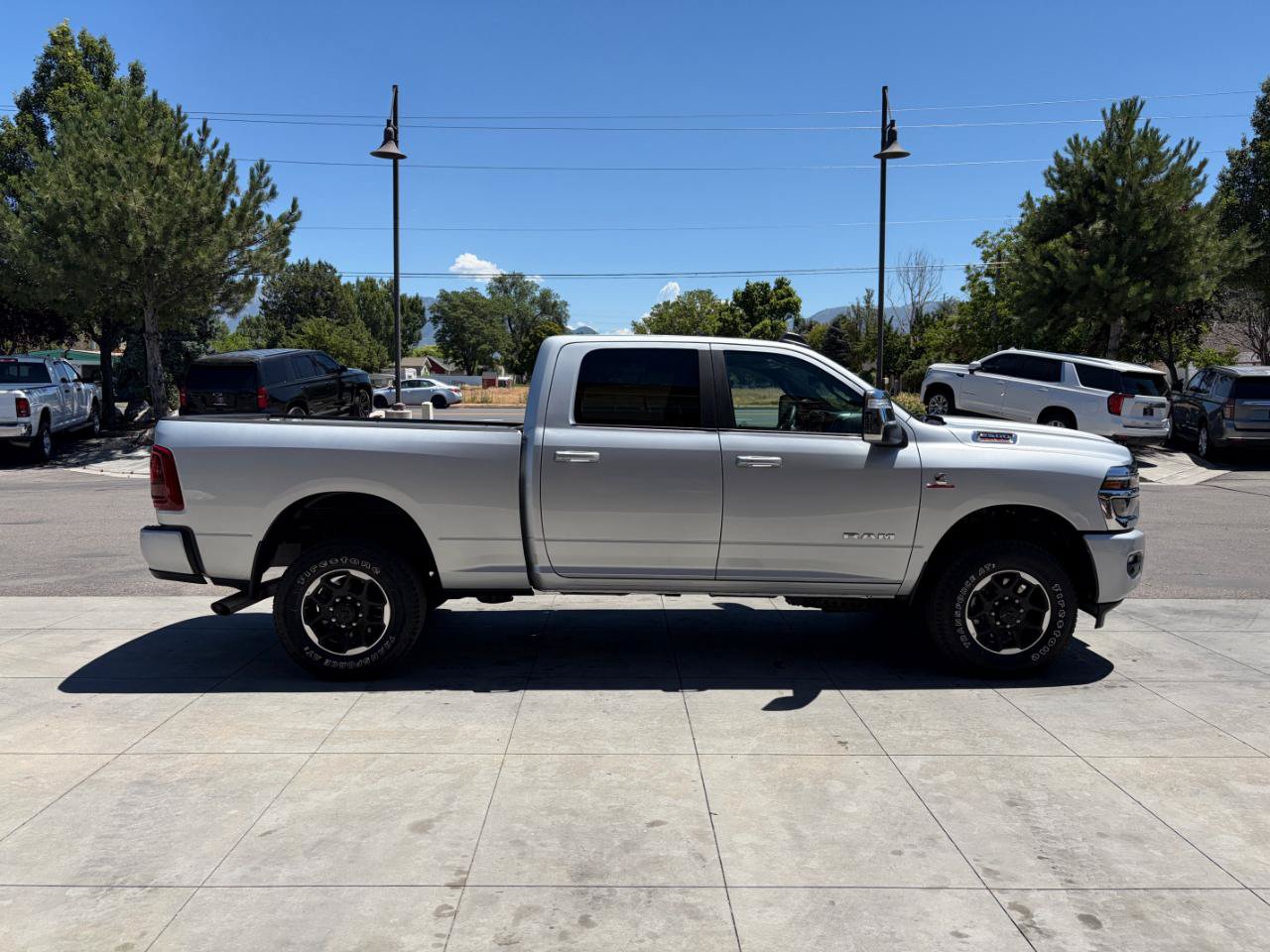 Used 2026 RAM 2500 Laramie AWD/4WD image 3