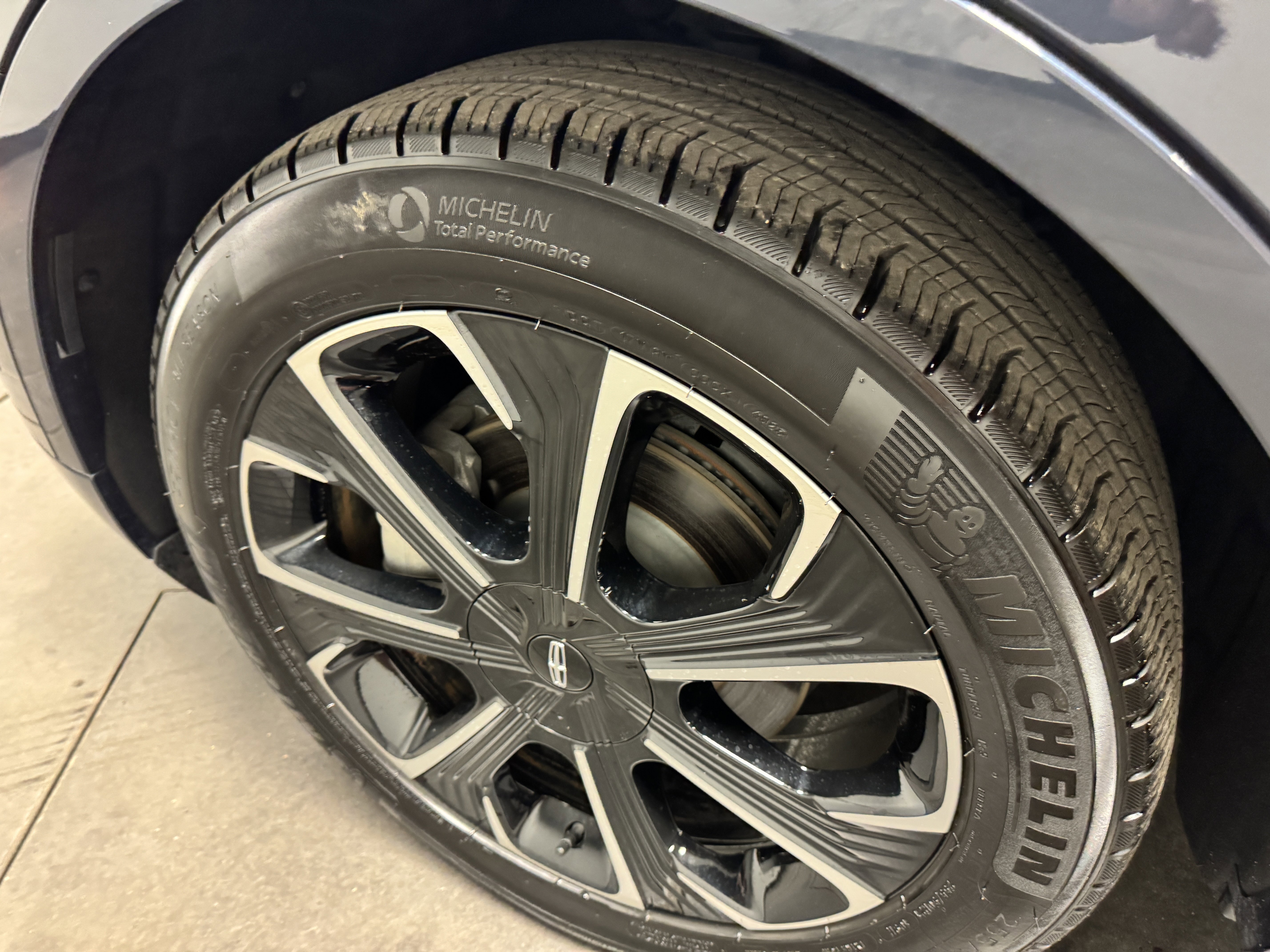 Used 2024 Lincoln Nautilus Reserve image 10