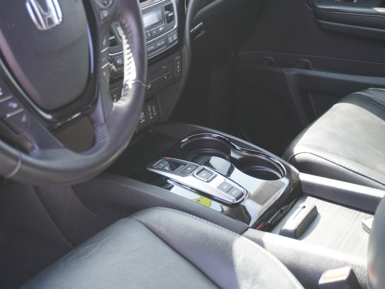 Used 2018 Honda Pilot Touring image 23