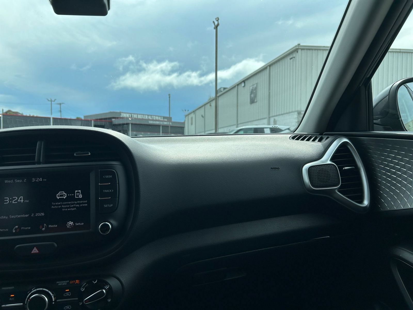 Used 2025 Kia Soul LX w/ LX Technology Package FWD image 29