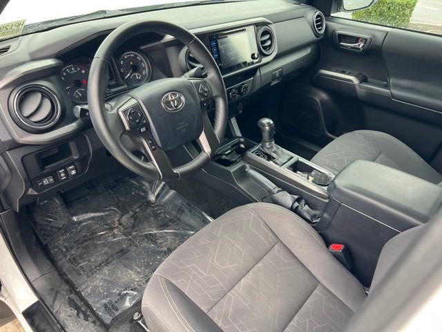 Used 2017 Toyota Tacoma TRD Off-Road w/ Tow Package (A/T) image 12