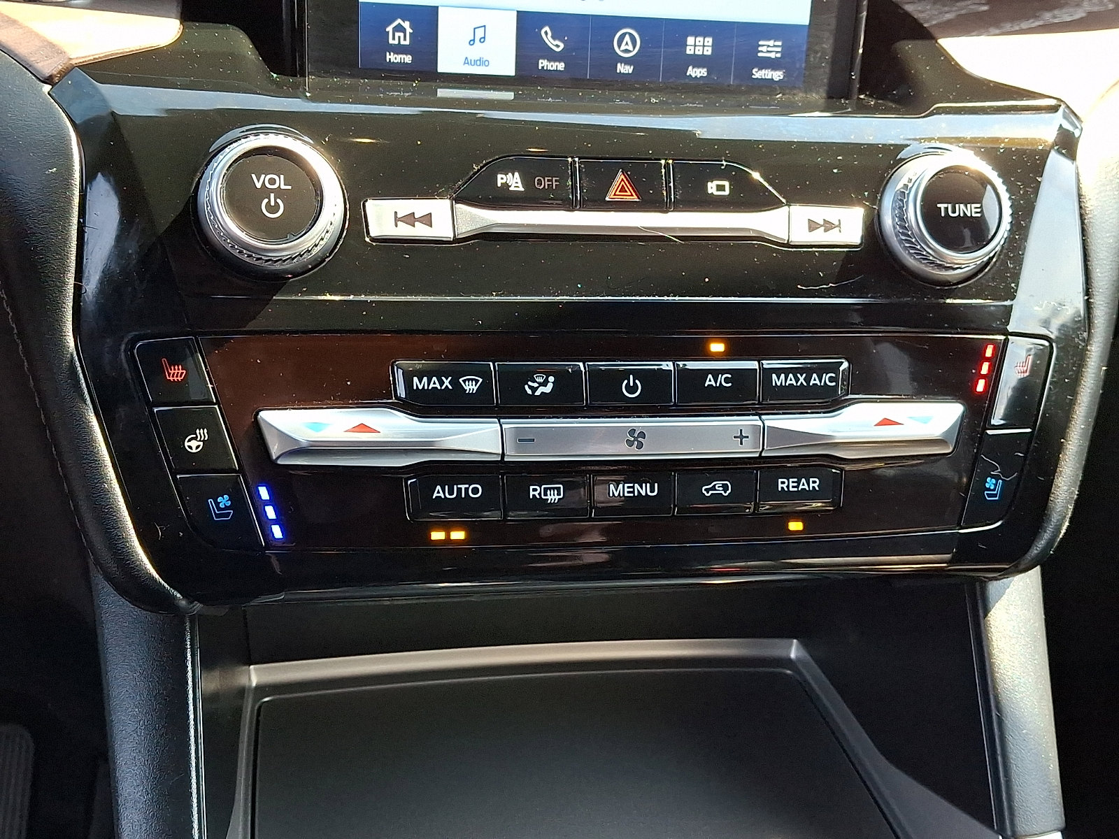 Used 2023 Ford Explorer Platinum w/ Technology Package image 16